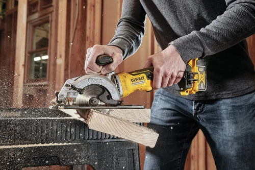 Sierra Circular 4-1/2 Dewalt 20v Max Dcs571b Brushless Base (Usado)