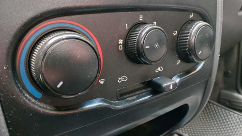 Imagem 13 de 15 de Fiat Siena El 1.4 Flex 2014