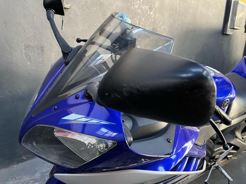 Yamaha R15 V2