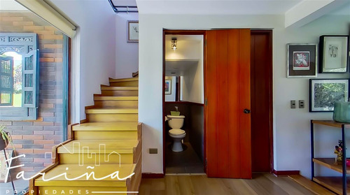Casa En Venta De 4 Dorm. En Peñalolén