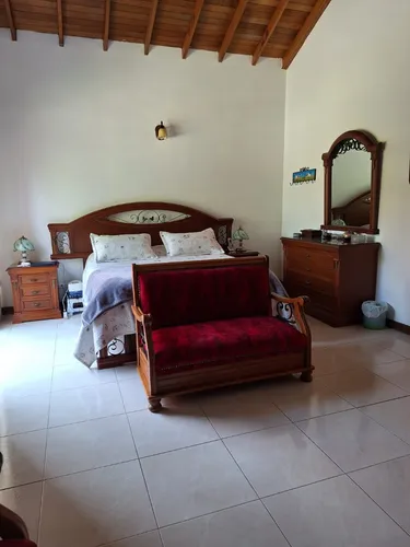Vendo Amplia Casa 255 Mts En El Poblado Cola Del Zorro