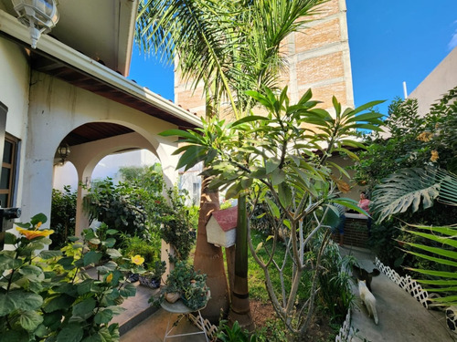 Casa En Venta En Col. Gabriel Tepepa Con Departamento Y Roof Garden