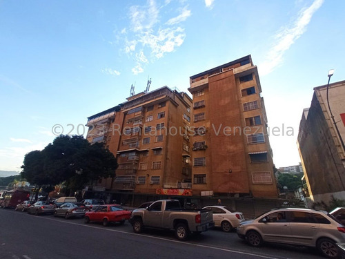 Apartamento En Venta En Los Dos Caminos 24-9288 Yf