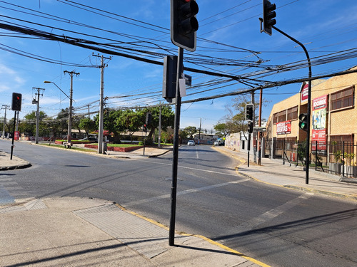 Amplio Local Alto Flujo Vehicular