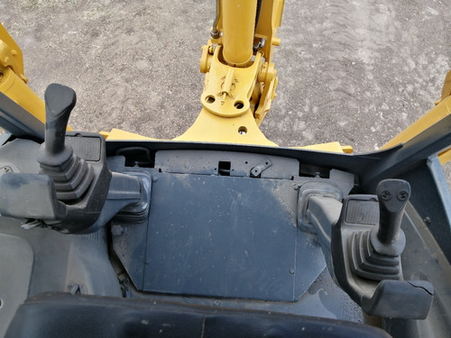 Imagen 8 de 8 de Retroexcavadora Komatsu Wb146-5 2011