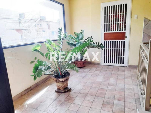 Re/max Acción - En Alquiler Apartamento En Zona Centro De Coro Estado Falcón