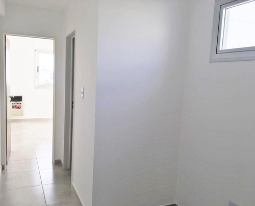 Imagen 5 de 11 de Departamento De Un Dormitorio Con Cochera. Zona Plaza Malvinas