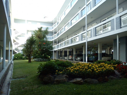 Departamento De 1 Dormitorio En Punta Del Este.- Ref: 459