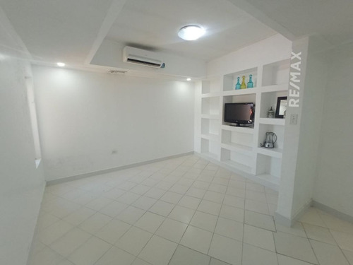 Imagen 9 de 20 de Apartamento Con Vista Al Mar En Urbanización Costa Azul, Isla De Margarita