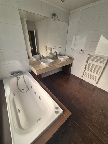 Casa En Venta, Seminueva De 4 Dorm. A 10min De L.a.