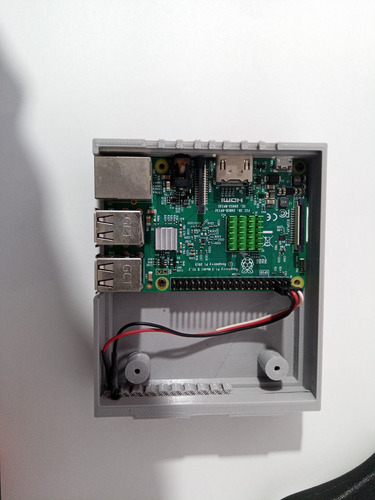 Raspberry Pi3 Pi 3 Model B Quadcore 1.2ghz Com Case + Tomada (Usado)