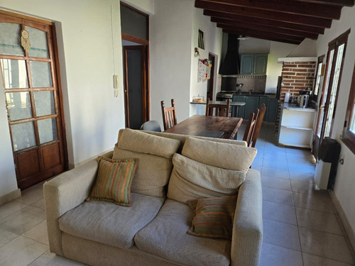 Venta Casa De 3 Dormitorios Con Patio, Barrio Jorge Cura Rosario