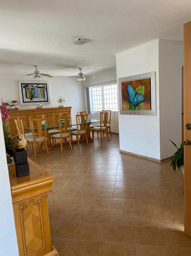 Imagen 9 de 14 de Venta De Casa Con Alberca, Amplio Jardín Y Vista Panorámica En Burgos