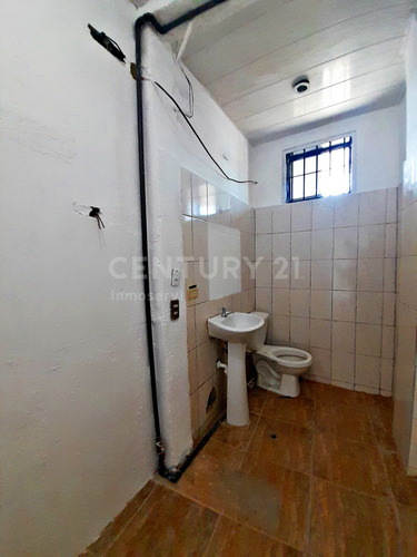Imagen 4 de 9 de Century 21 Inmoservi Alquila Local Comercial Adyacente Al Terminal De Pasajeros