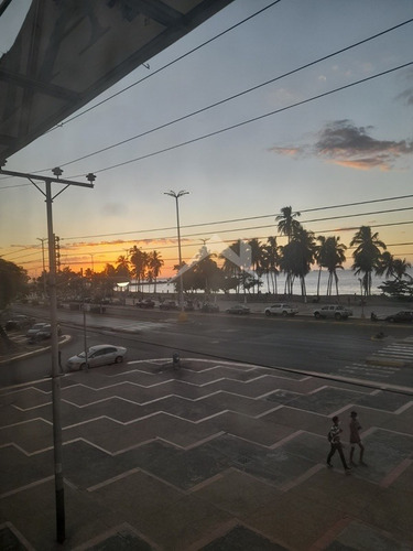 Imagen 10 de 12 de Local Comercial De 800 M2 En El Paseo Colon De La Ciudad De Puerto La Cruz