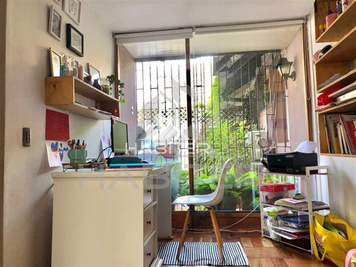 Casa En Venta De 5 Dorm. En Curicó