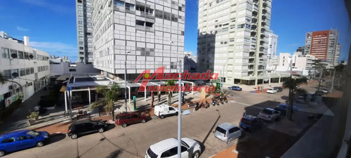 Venta De Apartamento De Tres Dormitorios En Punta Del Este