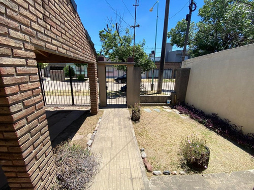 Casa 2 Dormitorios Con Gran Terreno.