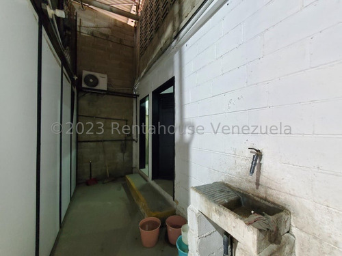 Galpon En Venta La Morita I, En Centro Empresarial La Guaricha. Ljsa 25-15987