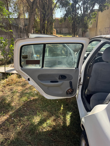 Renault Clio 1.6 Authentique At