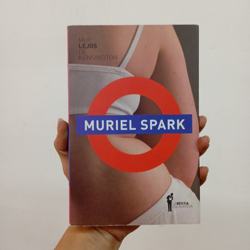 Muy Lejos De Kensington. Muriel Spark (Usado)