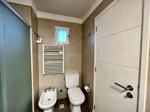Venta De Casa De 4 Dormitorios En Punta Carretas. 2gjes