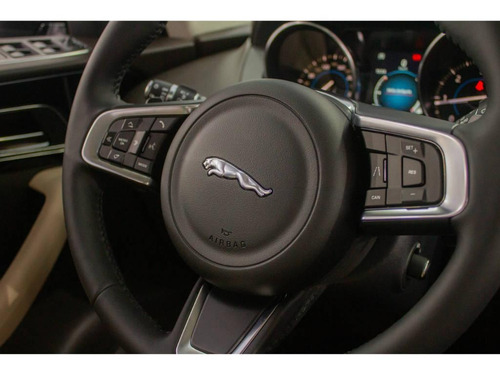 Jaguar F-pace Prestige 2.0d