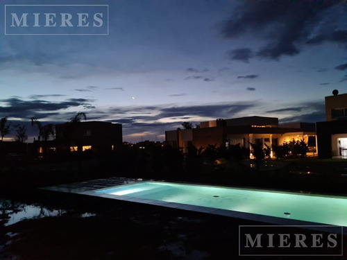 Casa En Venta En Puertos Barrio Vistas!!