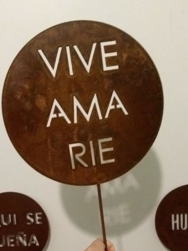 Imagen 3 de 5 de Pincho Decorativo Y Tutor De Plantas En Chapa Oxidada Frases