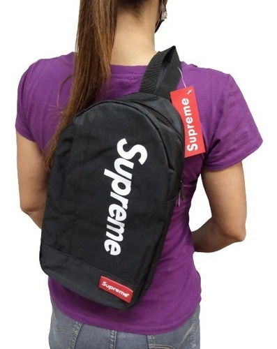 Bandolero  Deportivo Negro Marca Supreme 35x20cm