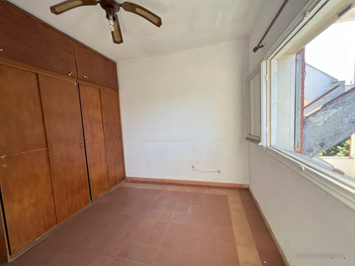 Alquiler De Lindo Apartamento. Peñarol, 3 O 4 Dormitorios, Estufa A Leña, Muy Luminoso Y De Buen Tamaño!
