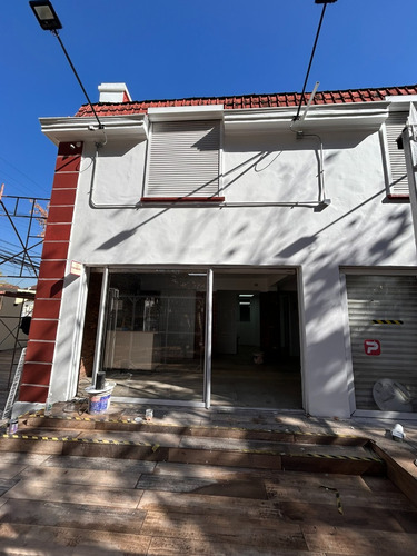 Casa Con Destino Comercial Y Recepciones Finales Al Día