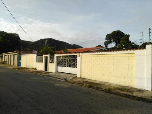 Imagen 1 de 14 de Quinta En Barrio Sucre Maracay Aragua