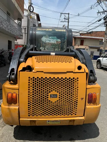 Minicargador New Holland L220 Modelo 2011