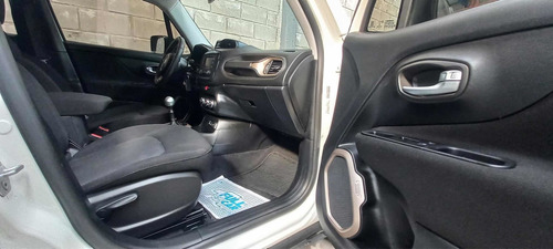 Imagen 14 de 23 de Jeep Renegade 2019 1.8 Sport Plus