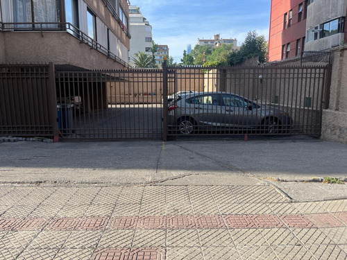 Amplio Espacio, Barrio Tranquilo, Con Estacionamiento Y Bode