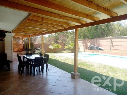 Casa En Venta De 4 Dorm. En Algarrobo