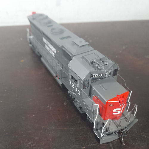Imagem 3 de 10 de Locomotiva Ho Dcc Emd Gp 40x Sp 7200 Athearn 21 Cm /39