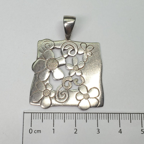 Imagen 4 de 7 de Dije Plata Cuadrado Con Flores