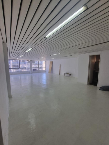 Oficina Venta Monserrat Impecable Al Frente