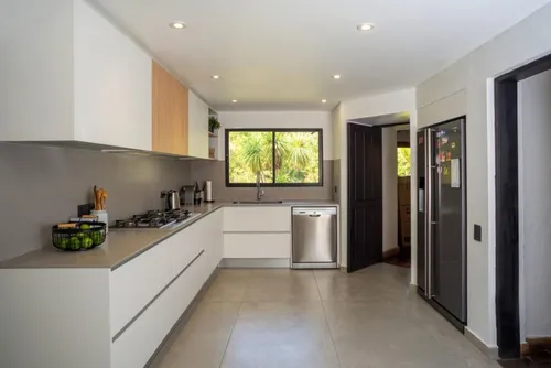 Casa En Arriendo/venta En Canelon. Cod A16565