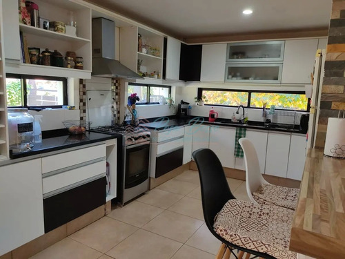 Imagen 5 de 10 de Casa En Parque Burnett Para La Venta.