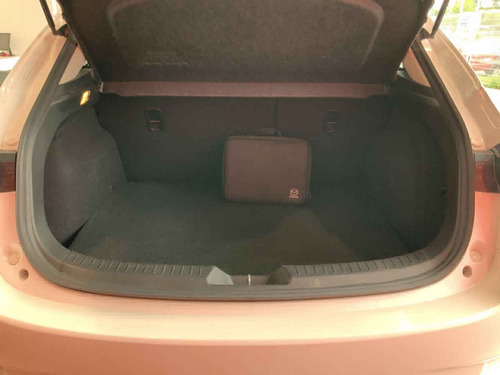 Imagen 11 de 14 de Mazda Mazda 3 2017 5p Hatchback S Grand Touring L4/2.5 Aut