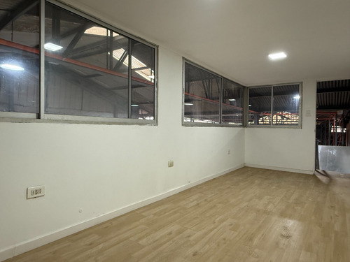 Galpón-bodega/quinta Normal/3 Privados/2baños/duchas