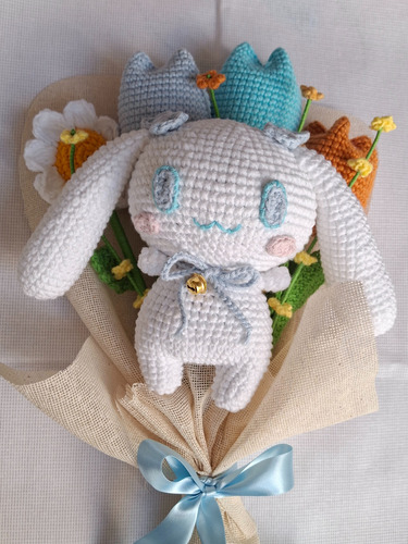 Ramo Tejido De Cinnamon Roll Tejido A Crochet Azul Claro