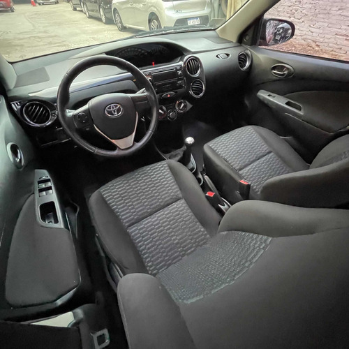 Imagen 5 de 13 de Toyota Etios 2015 1.5 Xls
