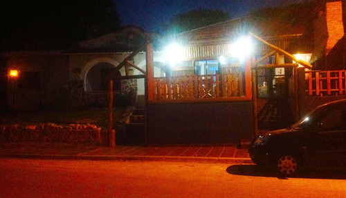 Imagen 3 de 15 de Casa + Local Comercial (para Parrilla) En Cosquín