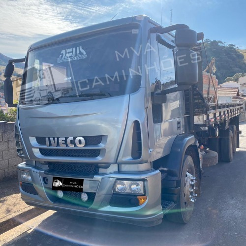 Imagem 3 de 10 de Caminhão Iveco 240e 28 - 6x2t