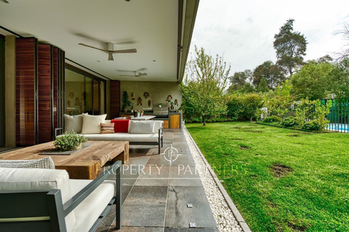 Elegante Y Exclusivo Departamento Con Jardín Priva...