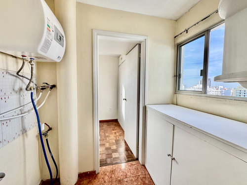 Venta Apartamento Pocitos, 2 Dormitorios + Servicio, 3 Baños, Balcón Y Garage